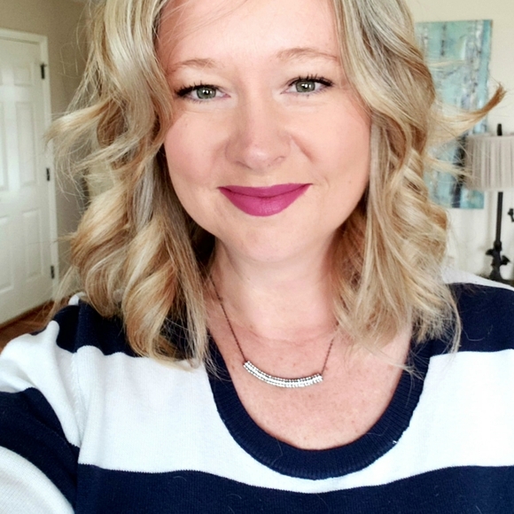 Meet your Posher, Angie - Picture 1 of 1